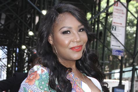 Singer Traci Braxton, who appeared on the reality series 'Braxton Family Values' with her sisters, including Grammy-winner Toni, died Saturday at 50, her family and the show's network said. . Singer braxton or basil
